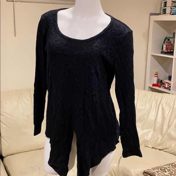 Pebble and Stone Black Top - Picture 2 of 3